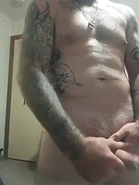 Shybutbig369 live cam on StripChat