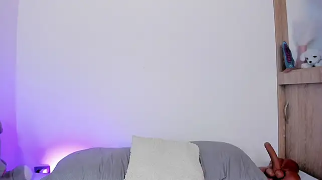 TianaGlow44 live cam on StripChat