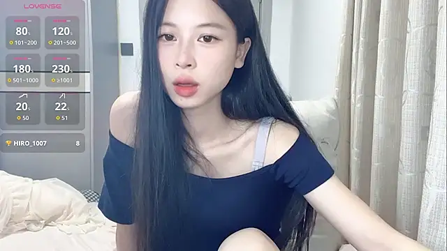 tiantian-ye live cam on StripChat