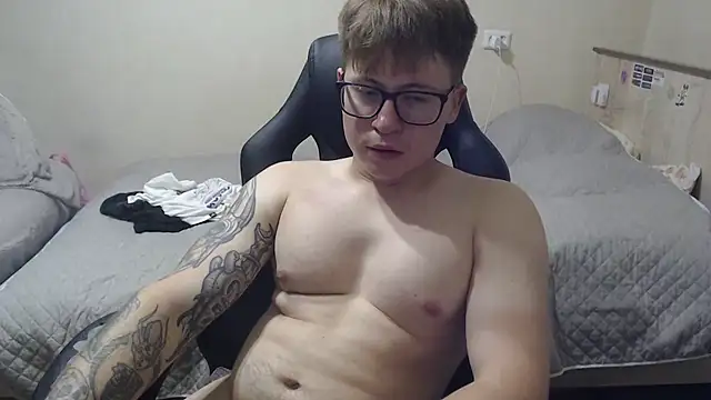 Maxxxgayboy live cam on StripChat