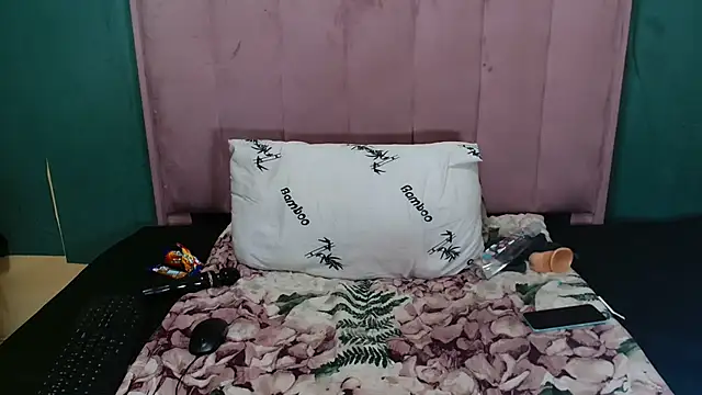 HotSweatyPussyX live cam on StripChat