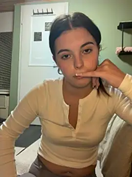 AntonellaSkyy live cam on StripChat