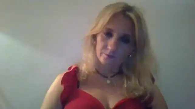 ViolettaMature live cam on StripChat