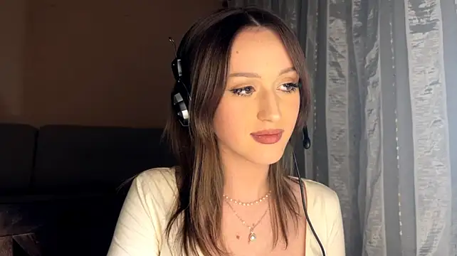 ShannanWohlers live cam on StripChat