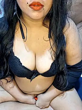 Claravivian2000 live cam on StripChat