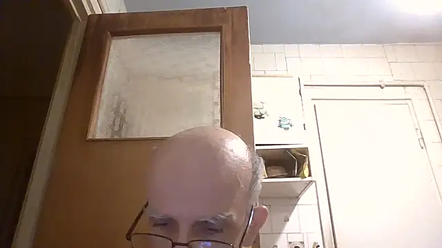 mariusica1@xh live cam on StripChat