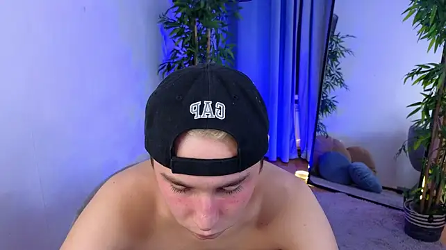 e1v1s live cam on StripChat