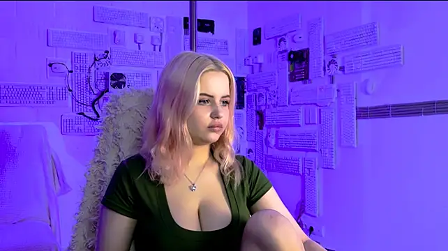 AliceSilvia_ live cam on StripChat