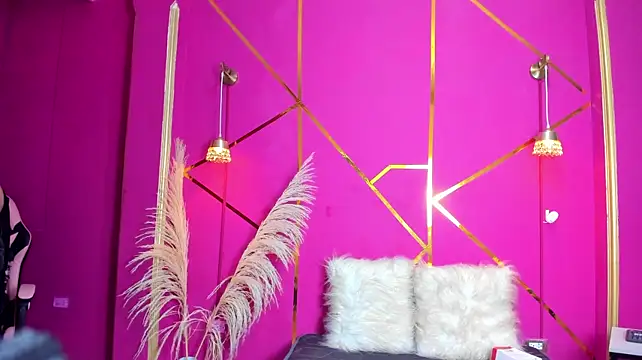 luna-bella183 live cam on StripChat