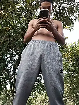 demiansteven2 (Ask my age) - Remove shirt and Hard Cock