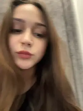 evelynfly (F teen) - Show tits and tongue