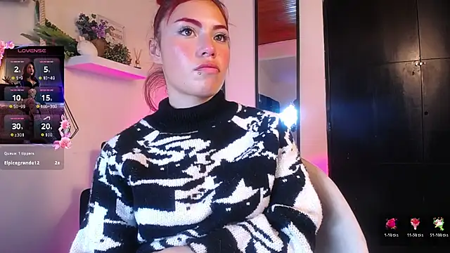 Raven_Blue_ live cam on StripChat