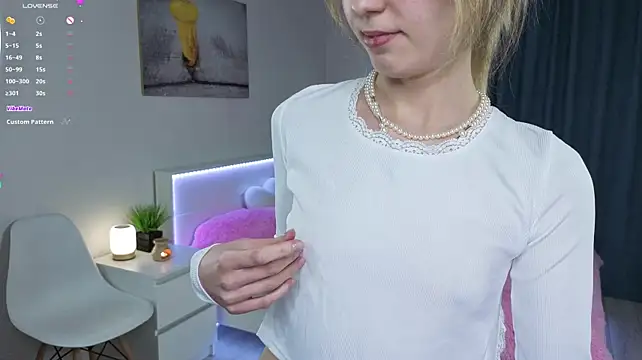 EllieDul webcam