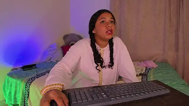 ShairaMassu webcam