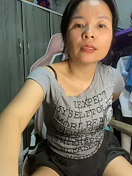 Ivy_Trix2 live webcam