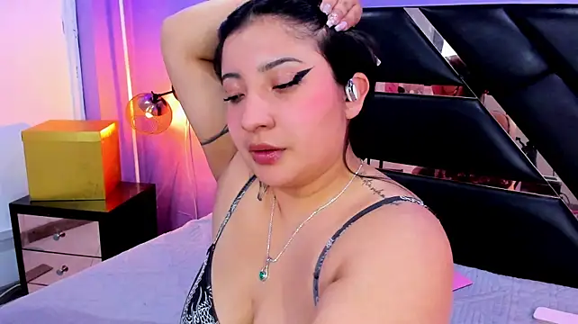 Emma_monserrat live cam on StripChat