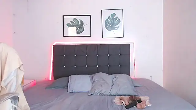 selena_yourmilf webcam