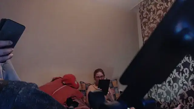MoonedByEva2025 webcam