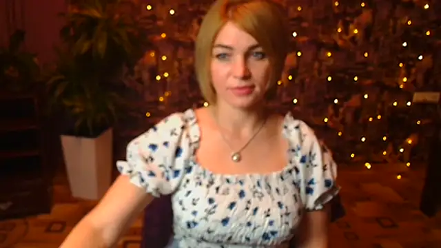CuttieEmma live cam on StripChat