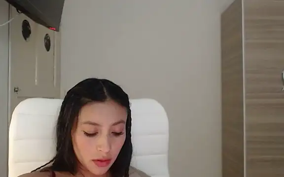 Salomesweet02 live cam on StripChat