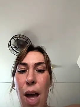 MommyGambit webcam