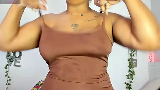 sofia-belle live cam on StripChat