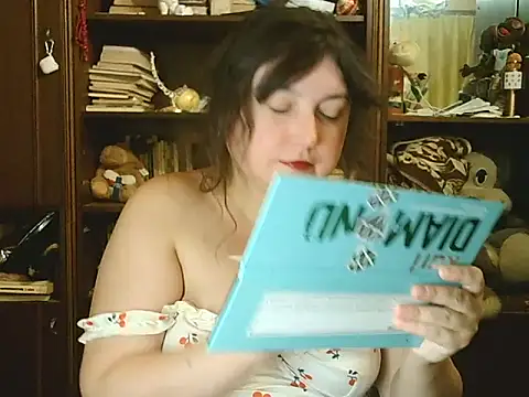 CarrieQPeach webcam