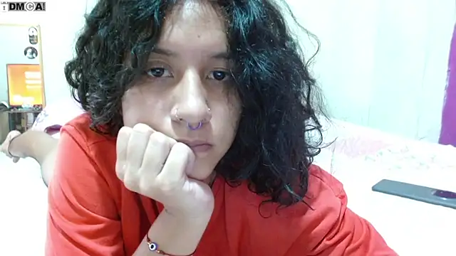 AlinaWoolf_ webcam