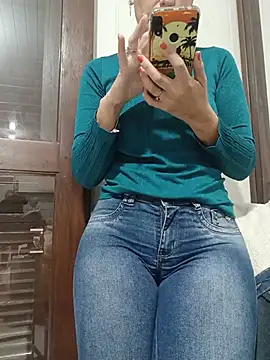Lupita_sol live cam on StripChat