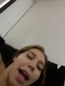 Aneruivinhaa live cam on StripChat