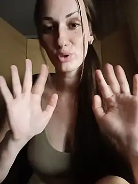 LunaCrystall live cam on StripChat