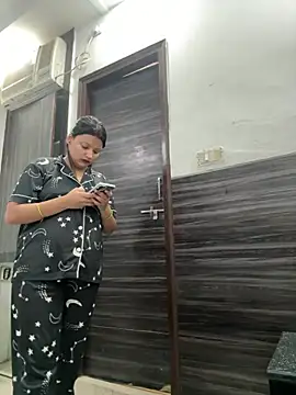 Aarohi_Thakur webcam