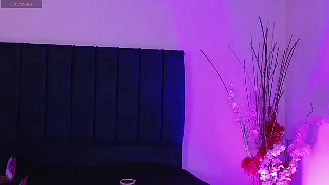 Katiaa_n live cam on StripChat