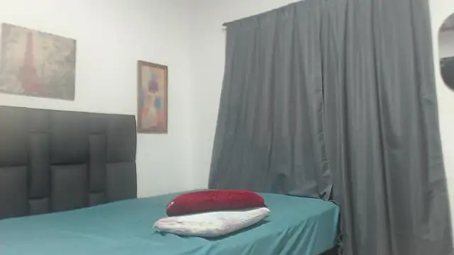 Doll_rihana live cam on StripChat