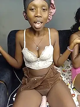 Petite_Nana live cam on StripChat