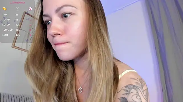damn_cutie live cam on StripChat