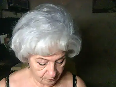 ValeriaKroww live cam on StripChat