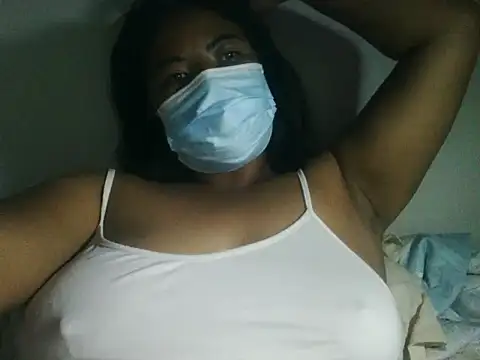 Artinah22 live cam on StripChat