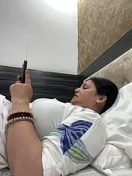 Anshika_Arya live cam on StripChat