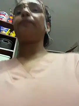 Sara-77 webcam