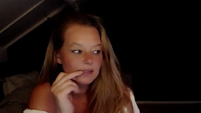 roxanna24 webcam
