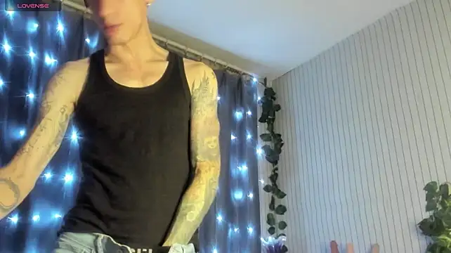 James2Inked live cam on StripChat