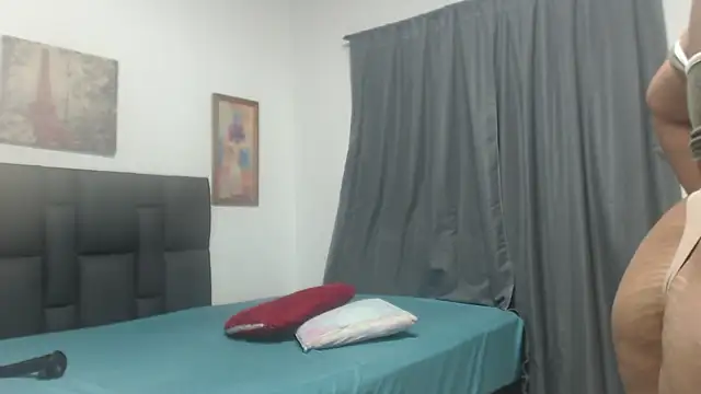 Doll_rihana live cam on StripChat