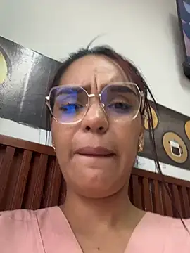 sara-77 stripchat