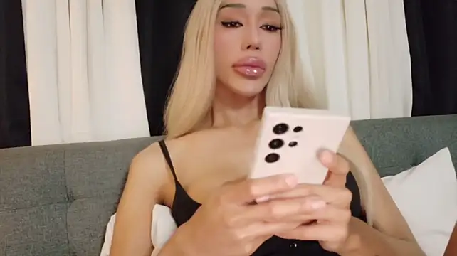 Forever_MissCandace live cam on StripChat
