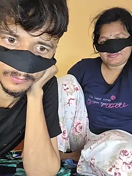 couplegk71 live cam on StripChat