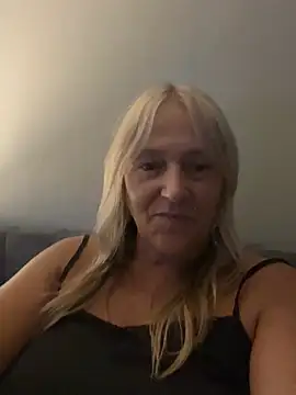 Blondnboujee53 webcam