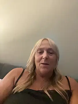 Blondnboujee53