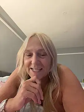 Blondnboujee53