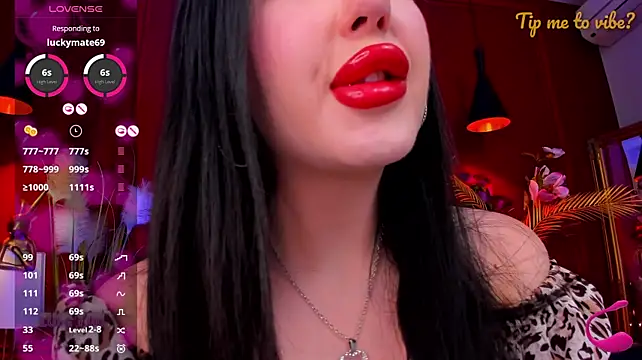 mayzzie (F young) - spit on myy boobs